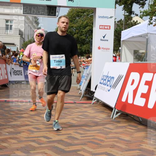 31.08.2025 - 21. Blankeneser Heldenlauf Strokosch-Dieckow http://msf.ph/oto/8696037 31.08.2025 12:23:47 Ziel 5367, 5366, 5420, 4097 meine-sportfotos.de