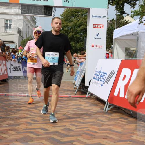 31.08.2025 - 21. Blankeneser Heldenlauf Strokosch-Dieckow http://msf.ph/oto/8696042 31.08.2025 12:23:47 Ziel 5367, 5366, 5420, 4097 meine-sportfotos.de