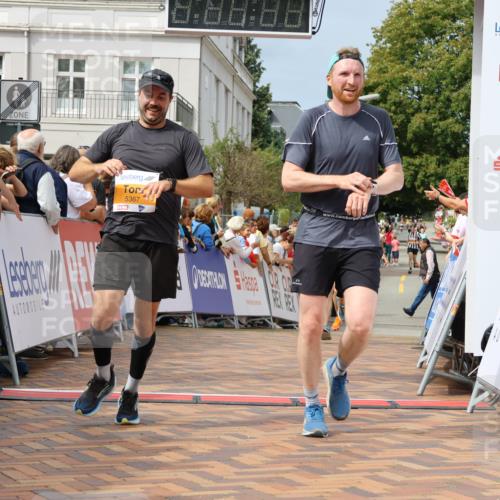 31.08.2025 - 21. Blankeneser Heldenlauf Strokosch-Dieckow http://msf.ph/oto/8696049 31.08.2025 12:23:43 Ziel 5367, 5366, 5178, 5420, 4097 meine-sportfotos.de
