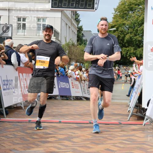 31.08.2025 - 21. Blankeneser Heldenlauf Strokosch-Dieckow http://msf.ph/oto/8696051 31.08.2025 12:23:43 Ziel 5367, 5366, 5178, 5420, 4097 meine-sportfotos.de