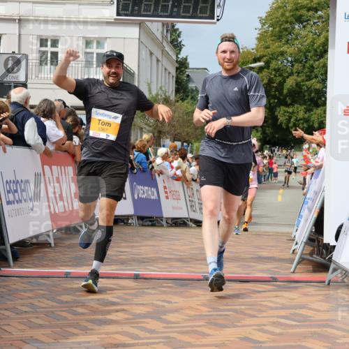 31.08.2025 - 21. Blankeneser Heldenlauf Strokosch-Dieckow http://msf.ph/oto/8696055 31.08.2025 12:23:43 Ziel 5367, 5366, 5178, 5420, 4097 meine-sportfotos.de