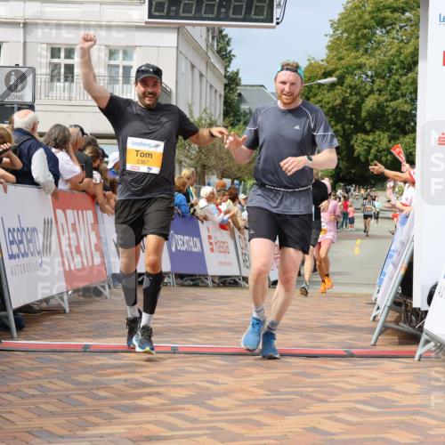 31.08.2025 - 21. Blankeneser Heldenlauf Strokosch-Dieckow http://msf.ph/oto/8696059 31.08.2025 12:23:43 Ziel 5367, 5366, 5178, 5420, 4097 meine-sportfotos.de