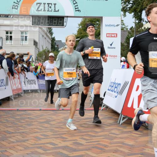 31.08.2025 - 21. Blankeneser Heldenlauf Strokosch-Dieckow http://msf.ph/oto/8696060 31.08.2025 12:28:39 Ziel 5468, 5352, 5292, 5823, 5499 meine-sportfotos.de