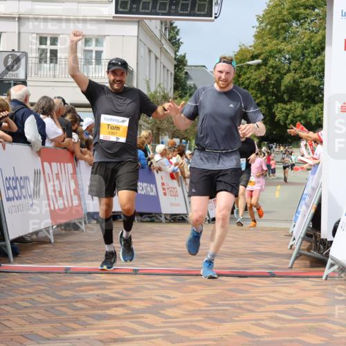 31.08.2025 - 21. Blankeneser Heldenlauf Strokosch-Dieckow http://msf.ph/oto/8696061 31.08.2025 12:23:43 Ziel 5367, 5366, 5178, 5420, 4097 meine-sportfotos.de