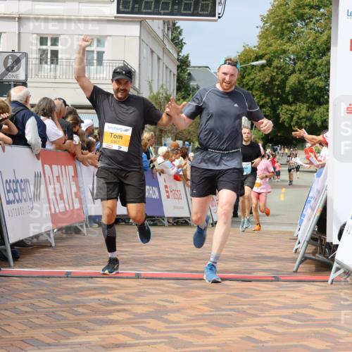 31.08.2025 - 21. Blankeneser Heldenlauf Strokosch-Dieckow http://msf.ph/oto/8696064 31.08.2025 12:23:43 Ziel 5367, 5366, 5178, 5420, 4097 meine-sportfotos.de