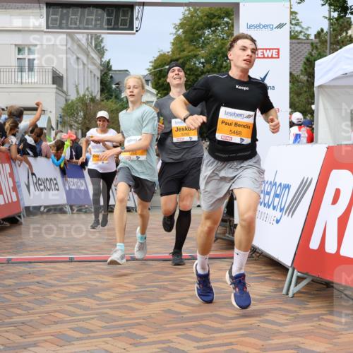 31.08.2025 - 21. Blankeneser Heldenlauf Strokosch-Dieckow http://msf.ph/oto/8696065 31.08.2025 12:28:39 Ziel 5468, 5352, 5292, 5823, 5499 meine-sportfotos.de