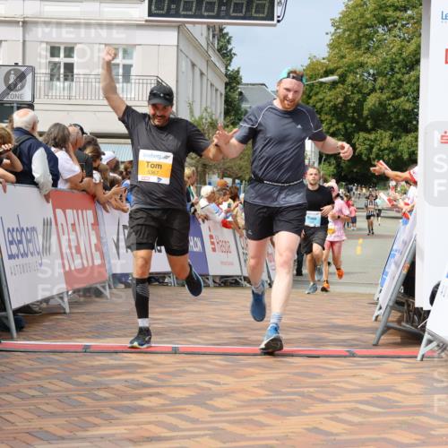 31.08.2025 - 21. Blankeneser Heldenlauf Strokosch-Dieckow http://msf.ph/oto/8696066 31.08.2025 12:23:43 Ziel 5367, 5366, 5178, 5420, 4097 meine-sportfotos.de