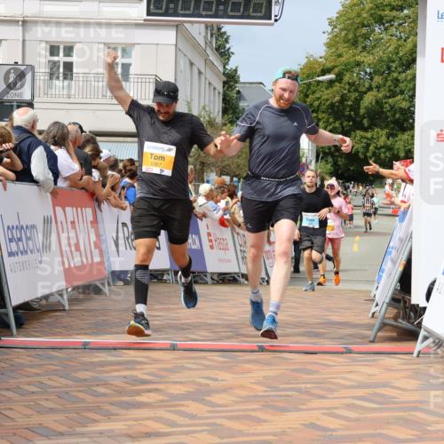 31.08.2025 - 21. Blankeneser Heldenlauf Strokosch-Dieckow http://msf.ph/oto/8696068 31.08.2025 12:23:43 Ziel 5367, 5366, 5178, 5420, 4097 meine-sportfotos.de