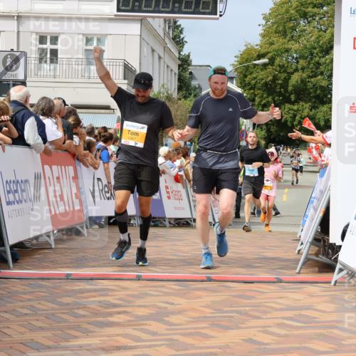 31.08.2025 - 21. Blankeneser Heldenlauf Strokosch-Dieckow http://msf.ph/oto/8696073 31.08.2025 12:23:43 Ziel 5367, 5366, 5178, 5420, 4097 meine-sportfotos.de