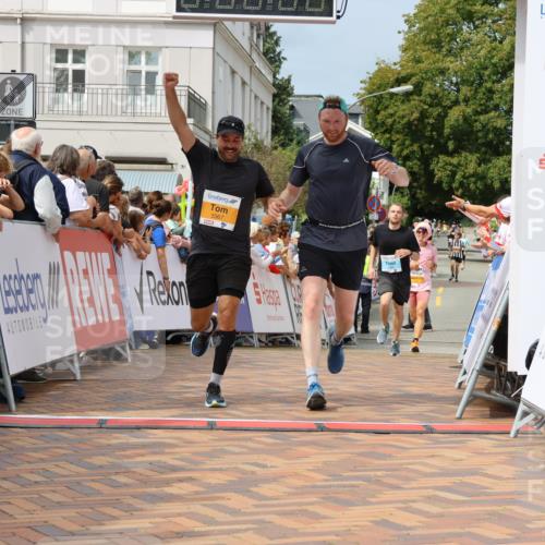 31.08.2025 - 21. Blankeneser Heldenlauf Strokosch-Dieckow http://msf.ph/oto/8696077 31.08.2025 12:23:42 Ziel 5367, 5366, 5178, 5420, 4097 meine-sportfotos.de