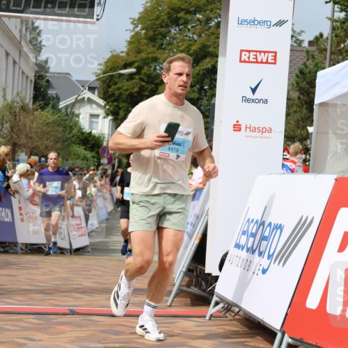 31.08.2025 - 21. Blankeneser Heldenlauf Strokosch-Dieckow http://msf.ph/oto/8696134 31.08.2025 12:23:29 Ziel 5410, 4419, 4278, 4006, 4016 meine-sportfotos.de