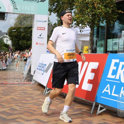 31.08.2025 - 21. Blankeneser Heldenlauf Strokosch-Dieckow http://msf.ph/oto/8696149 31.08.2025 12:23:24 Ziel 5410, 5252, 4253, 4419, 4278 meine-sportfotos.de