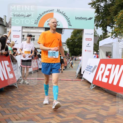 31.08.2025 - 21. Blankeneser Heldenlauf Strokosch-Dieckow http://msf.ph/oto/8696199 31.08.2025 12:28:01 Ziel 5322, 5278, 4058, 4030, 4123 meine-sportfotos.de