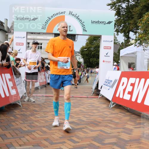 31.08.2025 - 21. Blankeneser Heldenlauf Strokosch-Dieckow http://msf.ph/oto/8696202 31.08.2025 12:28:01 Ziel 5322, 5278, 4058, 4030, 4123 meine-sportfotos.de