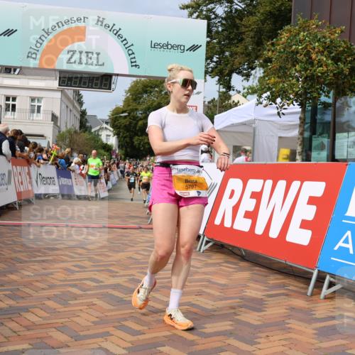 31.08.2025 - 21. Blankeneser Heldenlauf Strokosch-Dieckow http://msf.ph/oto/8696211 31.08.2025 12:23:07 Ziel 5709, 5797, 5144, 4358, 4025, 4426 meine-sportfotos.de