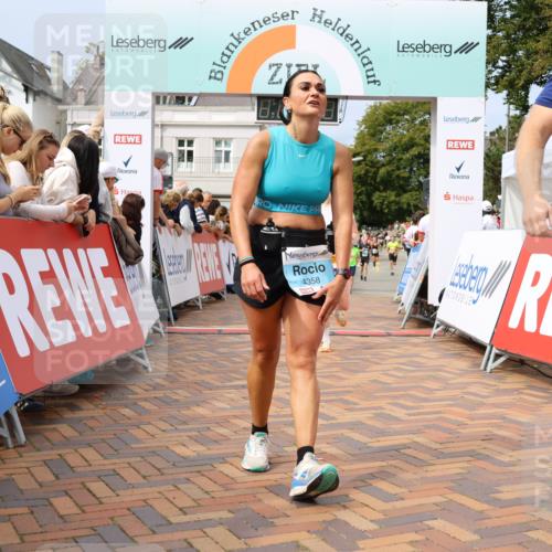 31.08.2025 - 21. Blankeneser Heldenlauf Strokosch-Dieckow http://msf.ph/oto/8696220 31.08.2025 12:23:05 Ziel 5797, 4358, 4025, 4285, 4426 meine-sportfotos.de