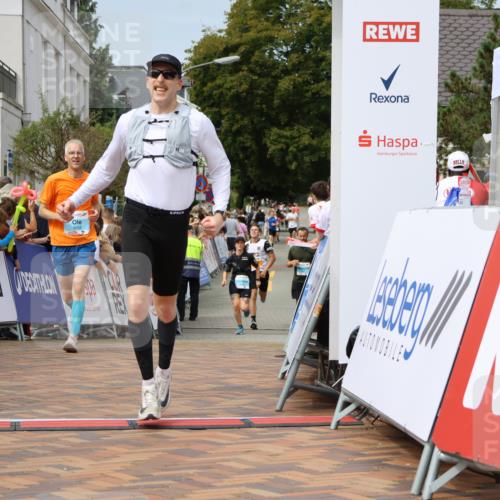 31.08.2025 - 21. Blankeneser Heldenlauf Strokosch-Dieckow http://msf.ph/oto/8696225 31.08.2025 12:27:56 Ziel 5322, 5433, 4269, 4058 meine-sportfotos.de