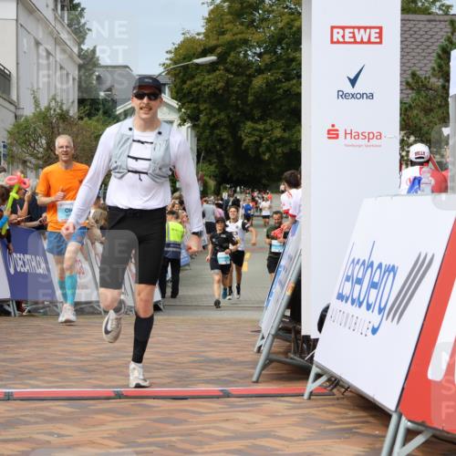 31.08.2025 - 21. Blankeneser Heldenlauf Strokosch-Dieckow http://msf.ph/oto/8696229 31.08.2025 12:27:56 Ziel 5322, 5433, 4269, 4058 meine-sportfotos.de