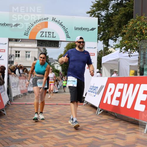 31.08.2025 - 21. Blankeneser Heldenlauf Strokosch-Dieckow http://msf.ph/oto/8696233 31.08.2025 12:23:04 Ziel 5797, 4358, 4025, 4285, 4426 meine-sportfotos.de
