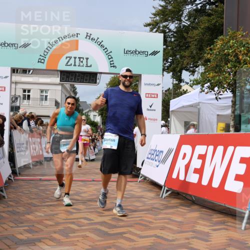 31.08.2025 - 21. Blankeneser Heldenlauf Strokosch-Dieckow http://msf.ph/oto/8696240 31.08.2025 12:23:03 Ziel 5797, 4358, 4025, 4285, 4426 meine-sportfotos.de