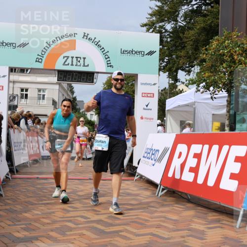 31.08.2025 - 21. Blankeneser Heldenlauf Strokosch-Dieckow http://msf.ph/oto/8696244 31.08.2025 12:23:03 Ziel 5797, 4358, 4025, 4285, 4426 meine-sportfotos.de