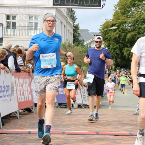 31.08.2025 - 21. Blankeneser Heldenlauf Strokosch-Dieckow http://msf.ph/oto/8696257 31.08.2025 12:23:00 Ziel 5797, 4358, 4025, 4285, 4426 meine-sportfotos.de