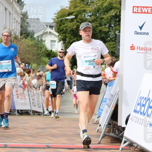 31.08.2025 - 21. Blankeneser Heldenlauf Strokosch-Dieckow http://msf.ph/oto/8696266 31.08.2025 12:22:58 Ziel 4358, 4025, 4285, 4426 meine-sportfotos.de