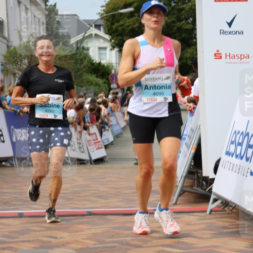 31.08.2025 - 21. Blankeneser Heldenlauf Strokosch-Dieckow http://msf.ph/oto/8696299 31.08.2025 12:22:34 Ziel 5556, 5522, 4166, 4056, 4098, 4282 meine-sportfotos.de