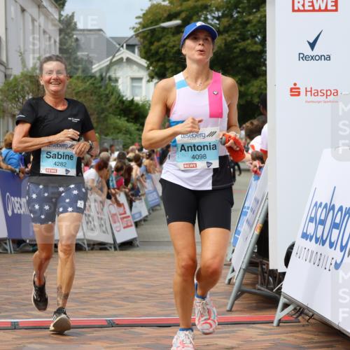 31.08.2025 - 21. Blankeneser Heldenlauf Strokosch-Dieckow http://msf.ph/oto/8696301 31.08.2025 12:22:34 Ziel 5556, 5522, 4166, 4056, 4098, 4282 meine-sportfotos.de