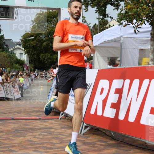 31.08.2025 - 21. Blankeneser Heldenlauf Strokosch-Dieckow http://msf.ph/oto/8696304 31.08.2025 12:27:16 Ziel 5580, 5568, 5758 meine-sportfotos.de