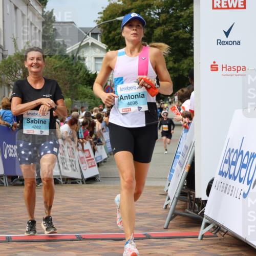 31.08.2025 - 21. Blankeneser Heldenlauf Strokosch-Dieckow http://msf.ph/oto/8696305 31.08.2025 12:22:34 Ziel 5556, 5522, 4166, 4056, 4098, 4282 meine-sportfotos.de