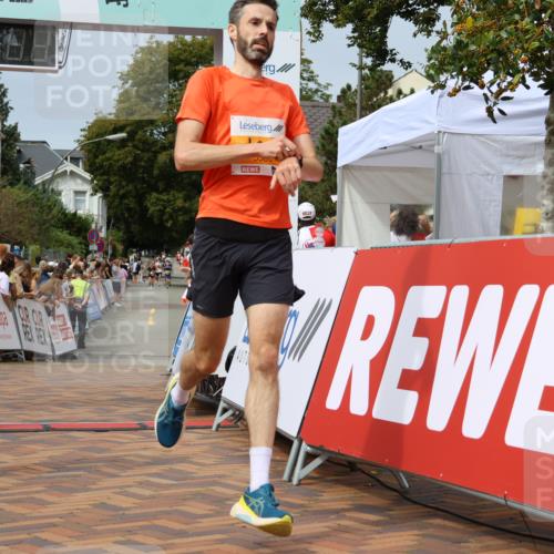 31.08.2025 - 21. Blankeneser Heldenlauf Strokosch-Dieckow http://msf.ph/oto/8696306 31.08.2025 12:27:16 Ziel 5580, 5568, 5758 meine-sportfotos.de