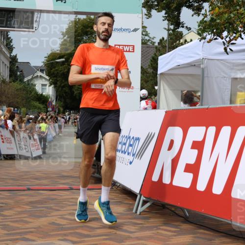 31.08.2025 - 21. Blankeneser Heldenlauf Strokosch-Dieckow http://msf.ph/oto/8696310 31.08.2025 12:27:16 Ziel 5580, 5568, 5758 meine-sportfotos.de