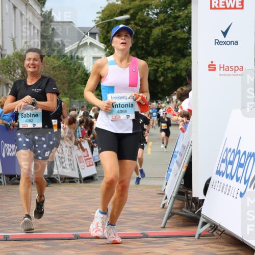 31.08.2025 - 21. Blankeneser Heldenlauf Strokosch-Dieckow http://msf.ph/oto/8696311 31.08.2025 12:22:33 Ziel 5556, 5522, 4166, 4056, 4098, 4282 meine-sportfotos.de