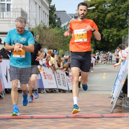 31.08.2025 - 21. Blankeneser Heldenlauf Strokosch-Dieckow http://msf.ph/oto/8696312 31.08.2025 12:27:15 Ziel 5580, 5568, 5758 meine-sportfotos.de