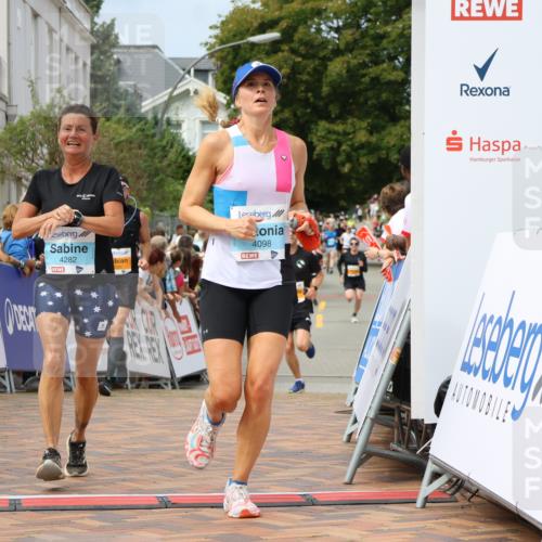 31.08.2025 - 21. Blankeneser Heldenlauf Strokosch-Dieckow http://msf.ph/oto/8696313 31.08.2025 12:22:33 Ziel 5556, 5522, 4166, 4056, 4098, 4282 meine-sportfotos.de