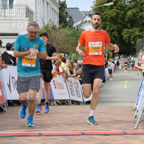 31.08.2025 - 21. Blankeneser Heldenlauf Strokosch-Dieckow http://msf.ph/oto/8696320 31.08.2025 12:27:15 Ziel 5580, 5568, 5758 meine-sportfotos.de