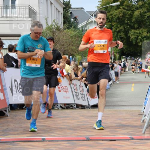 31.08.2025 - 21. Blankeneser Heldenlauf Strokosch-Dieckow http://msf.ph/oto/8696321 31.08.2025 12:27:15 Ziel 5580, 5568, 5758 meine-sportfotos.de