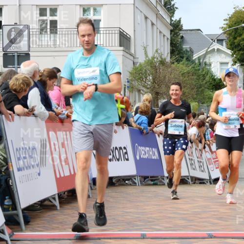 31.08.2025 - 21. Blankeneser Heldenlauf Strokosch-Dieckow http://msf.ph/oto/8696322 31.08.2025 12:22:32 Ziel 5556, 5522, 4166, 4056, 4098, 4282 meine-sportfotos.de