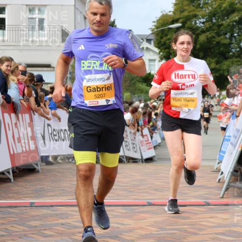 31.08.2025 - 21. Blankeneser Heldenlauf Strokosch-Dieckow http://msf.ph/oto/8696341 31.08.2025 12:22:24 Ziel 5624, 5207, 4056, 4178 meine-sportfotos.de