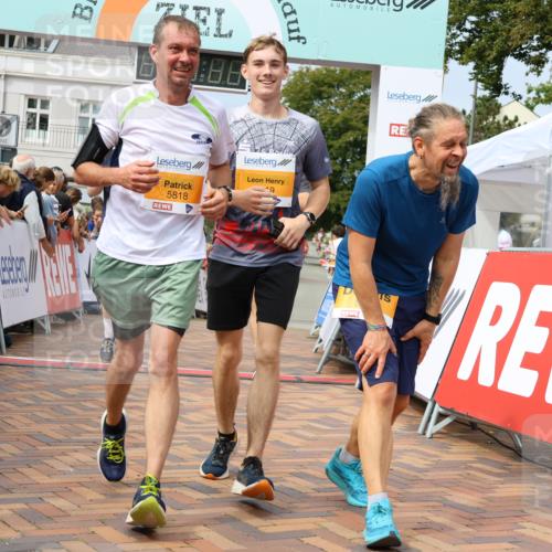 31.08.2025 - 21. Blankeneser Heldenlauf Strokosch-Dieckow http://msf.ph/oto/8696357 31.08.2025 12:27:01 Ziel 5065, 5274, 5275, 5664, 5015, 5291, 5818, 5819 meine-sportfotos.de