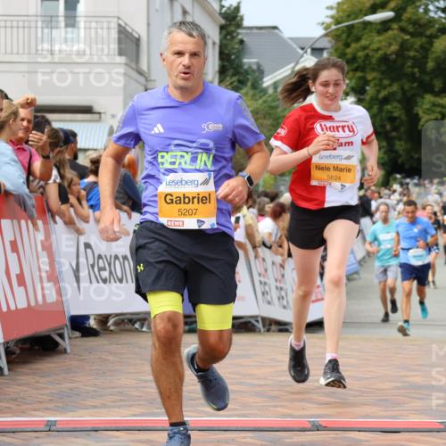 31.08.2025 - 21. Blankeneser Heldenlauf Strokosch-Dieckow http://msf.ph/oto/8696360 31.08.2025 12:22:24 Ziel 5624, 5207, 4056, 4178 meine-sportfotos.de