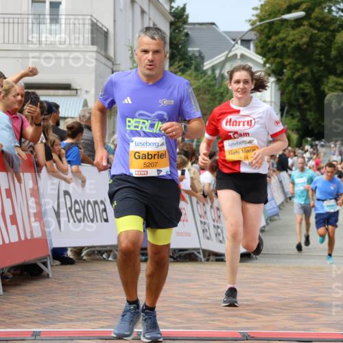 31.08.2025 - 21. Blankeneser Heldenlauf Strokosch-Dieckow http://msf.ph/oto/8696366 31.08.2025 12:22:23 Ziel 5624, 5207, 4178 meine-sportfotos.de