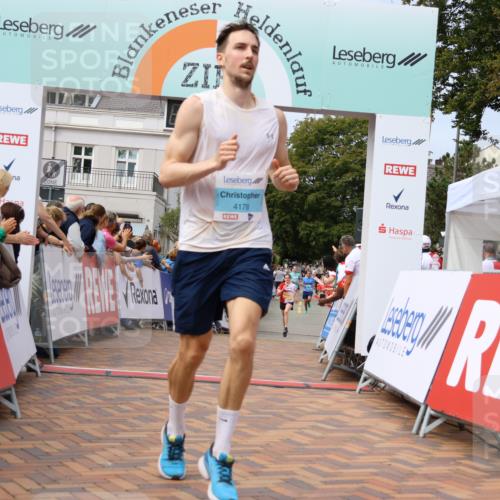 31.08.2025 - 21. Blankeneser Heldenlauf Strokosch-Dieckow http://msf.ph/oto/8696368 31.08.2025 12:22:19 Ziel 5624, 5207, 4178 meine-sportfotos.de