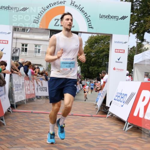 31.08.2025 - 21. Blankeneser Heldenlauf Strokosch-Dieckow http://msf.ph/oto/8696370 31.08.2025 12:22:19 Ziel 5624, 5207, 4178 meine-sportfotos.de