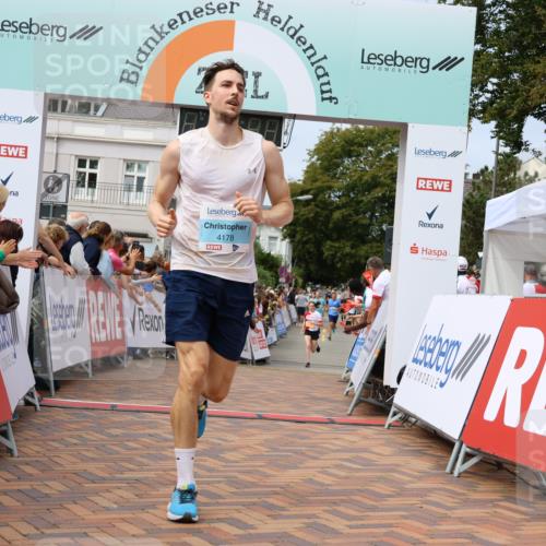 31.08.2025 - 21. Blankeneser Heldenlauf Strokosch-Dieckow http://msf.ph/oto/8696374 31.08.2025 12:22:19 Ziel 5624, 5207, 4178 meine-sportfotos.de