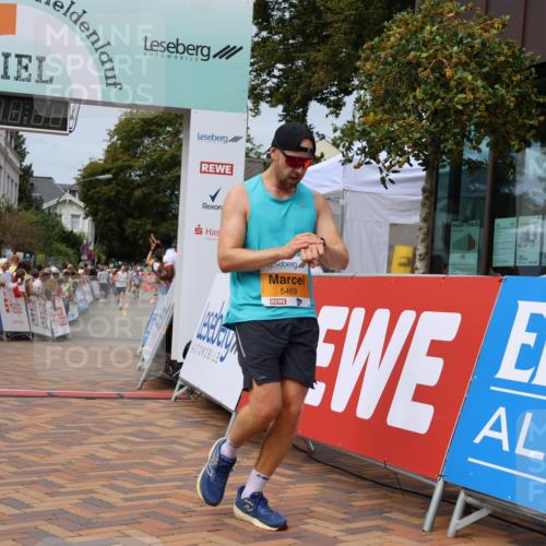 31.08.2025 - 21. Blankeneser Heldenlauf Strokosch-Dieckow http://msf.ph/oto/8696400 31.08.2025 12:22:07 Ziel 5469, 5622, 4281 meine-sportfotos.de