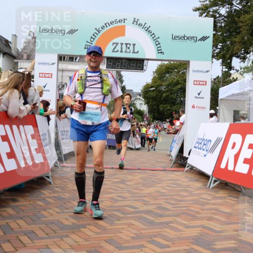 31.08.2025 - 21. Blankeneser Heldenlauf Strokosch-Dieckow http://msf.ph/oto/8696440 31.08.2025 12:22:01 Ziel 5003, 5469, 5622, 4244, 4396, 4412, 4281, 4309 meine-sportfotos.de