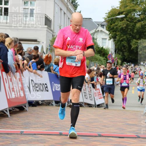 31.08.2025 - 21. Blankeneser Heldenlauf Strokosch-Dieckow http://msf.ph/oto/8696486 31.08.2025 12:21:52 Ziel 4244, 4396, 4412, 4308, 4034 meine-sportfotos.de