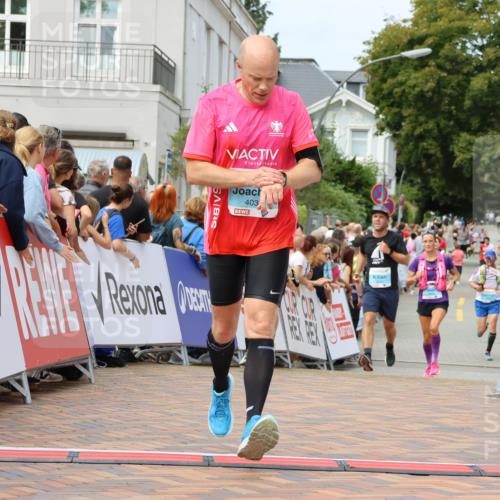 31.08.2025 - 21. Blankeneser Heldenlauf Strokosch-Dieckow http://msf.ph/oto/8696489 31.08.2025 12:21:52 Ziel 4244, 4396, 4412, 4308, 4034 meine-sportfotos.de